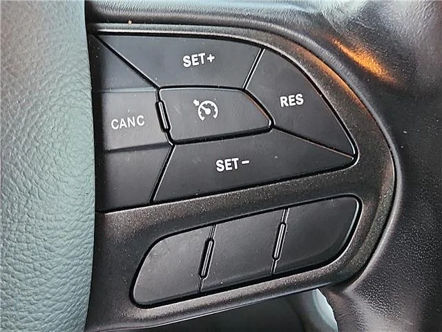 Used 2022 Silver Dodge SXT Rear-Wheel Drive image 19