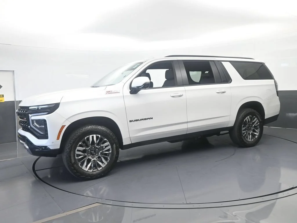 Used 2025 Iridescent Pearl Tricoat Chevrolet Z71 image 1