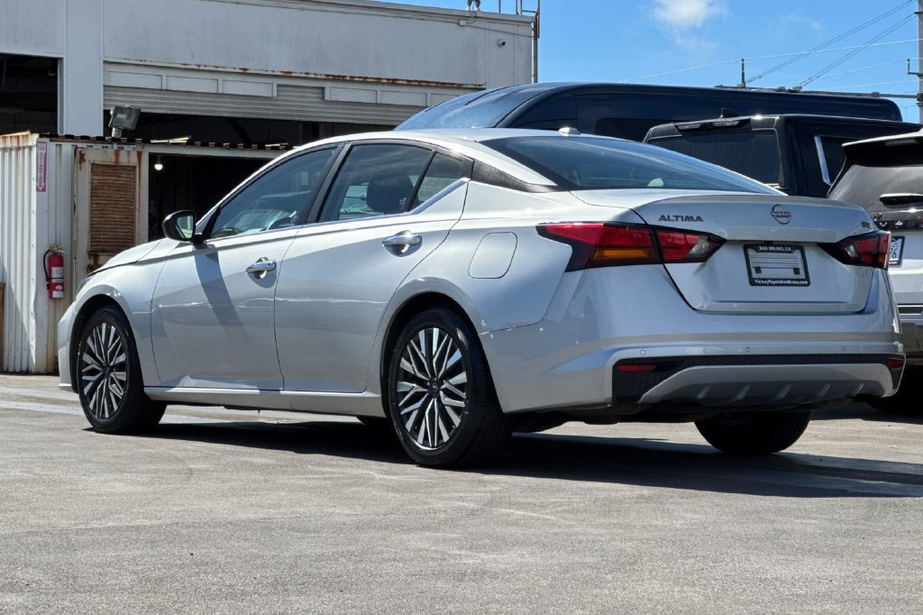 Used 2024 Silver Nissan 2.5 SV image 6