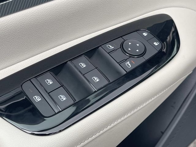 New 2026 Champagne Silver Metallic Nissan SL image 24