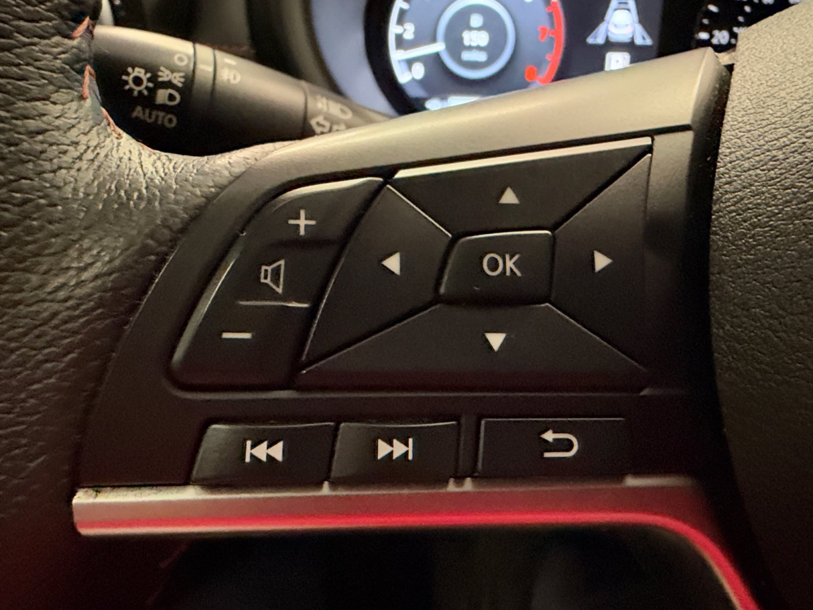 Used 2023 Gray/Super Black Nissan SR image 17