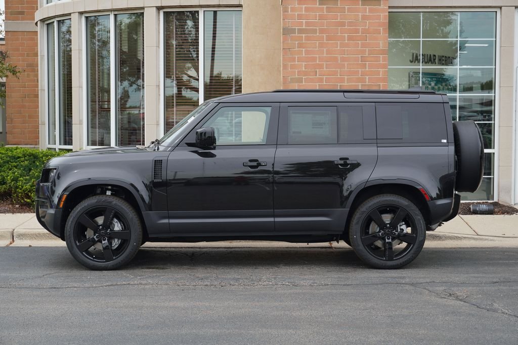 New 2026 Santorini Black Land Rover S image 2
