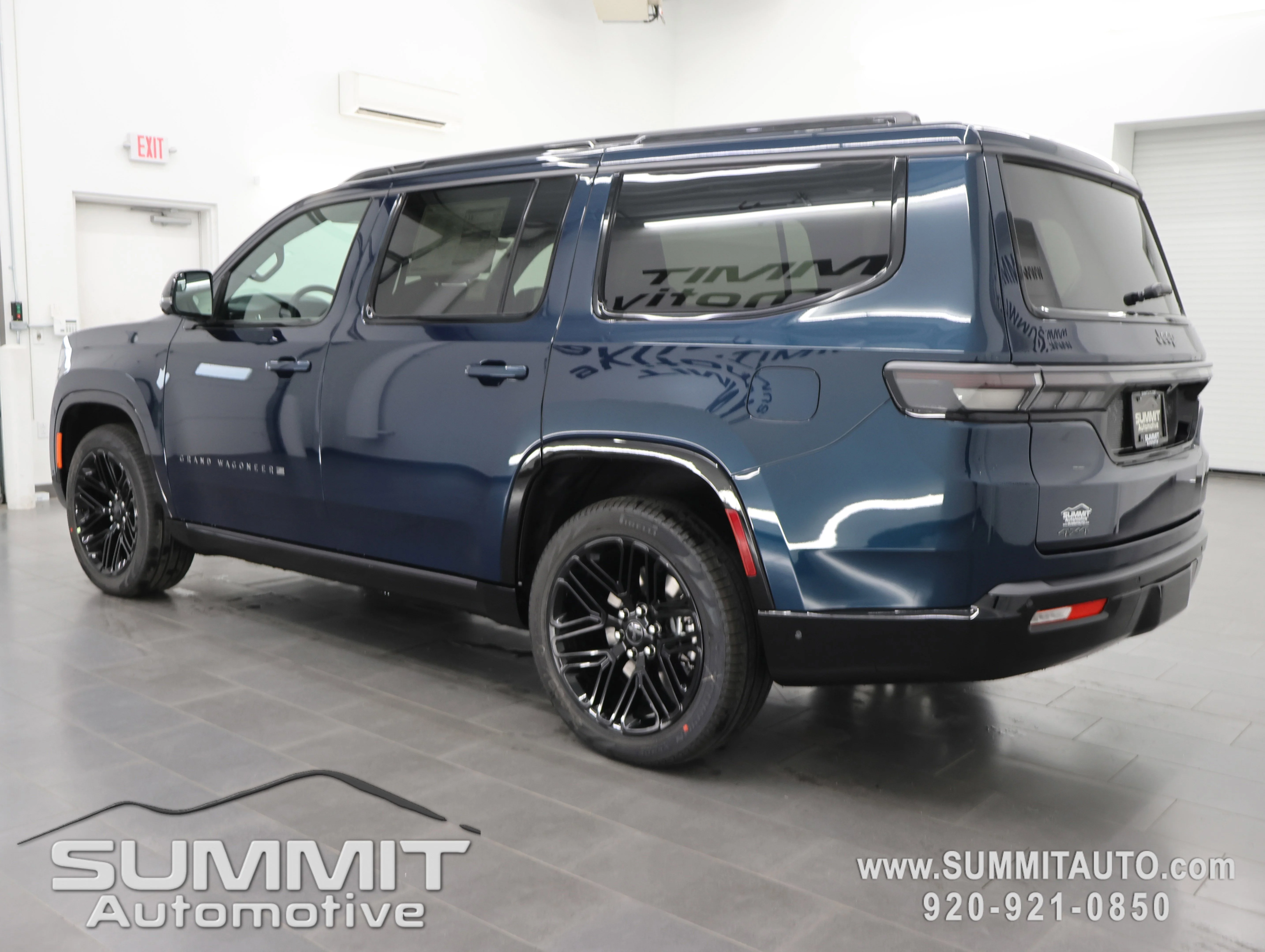 New 2026 Fathom Blue Pearl-Coat Exterior Paint (Late Availability) Jeep Limited Reserve image 5