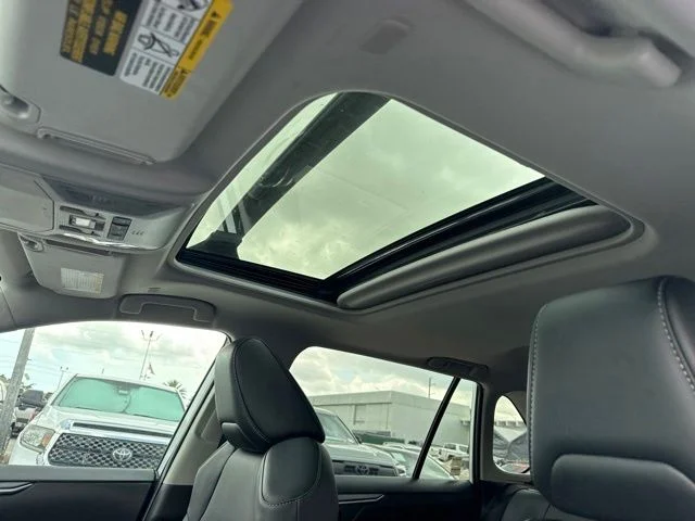 Used 2025 Beige Toyota XLE Premium image 3