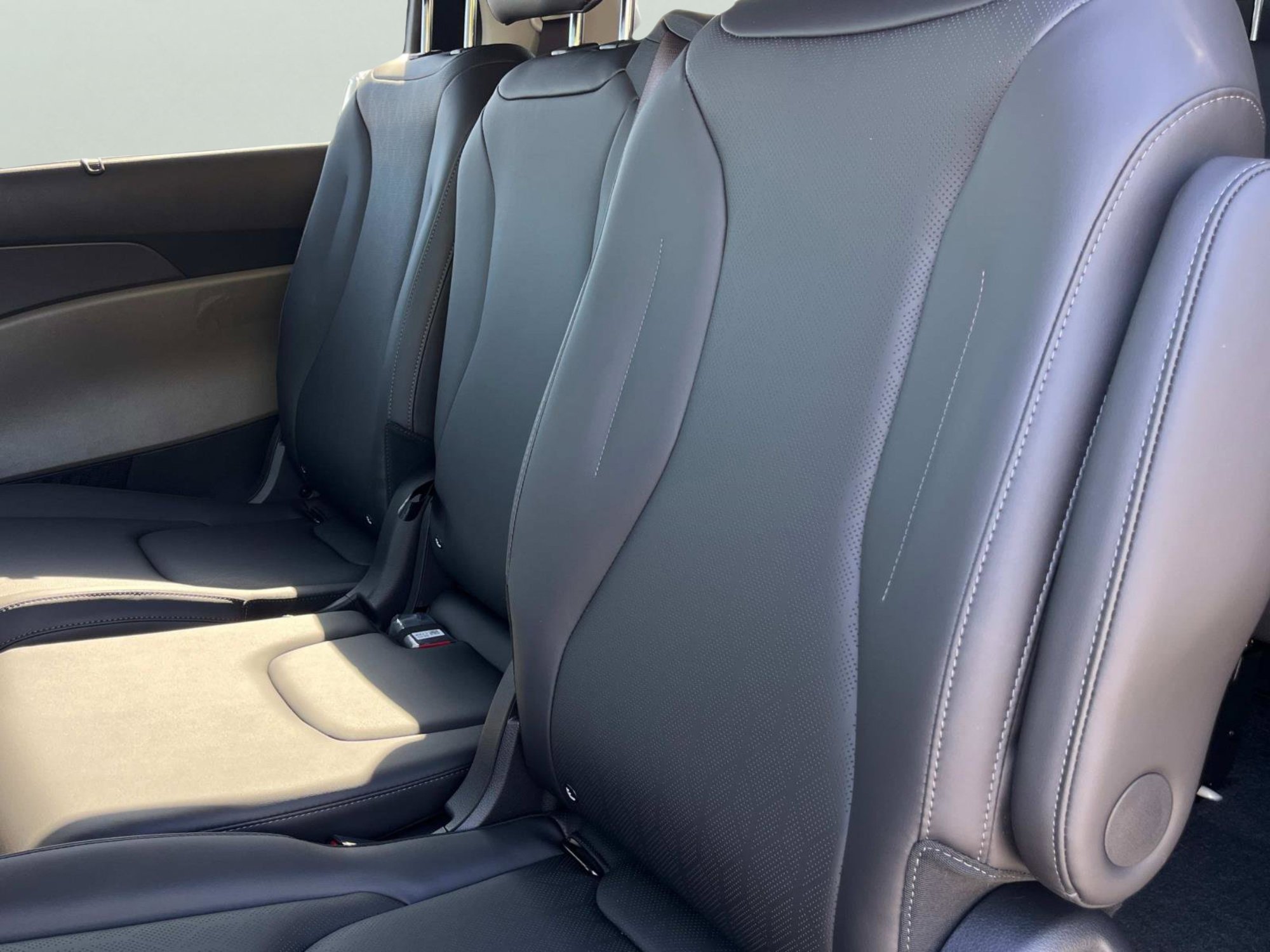 New 2026 Ivory Silver Kia EX image 23