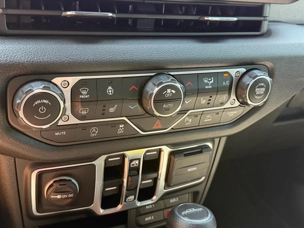 Used 2024 White Jeep Sport S image 23