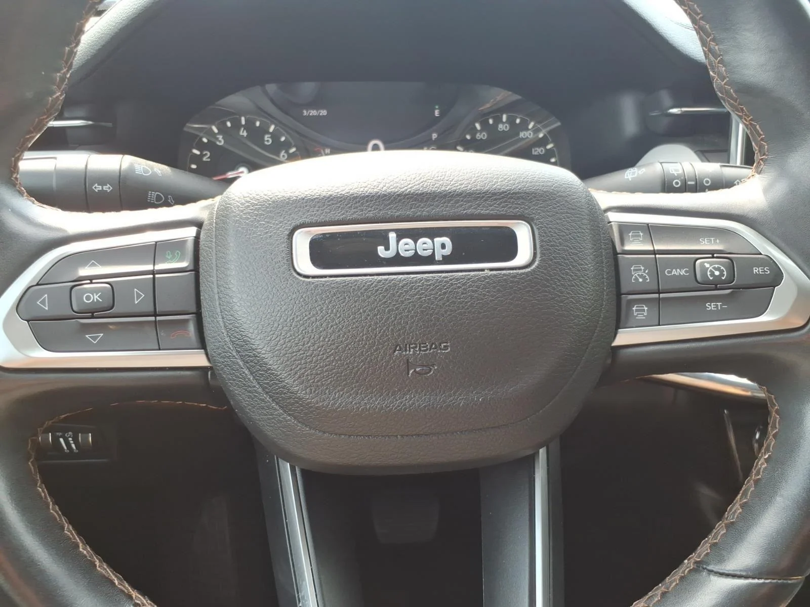 Used 2022 Diamond Black Crystal Pearlcoat Jeep Limited image 13