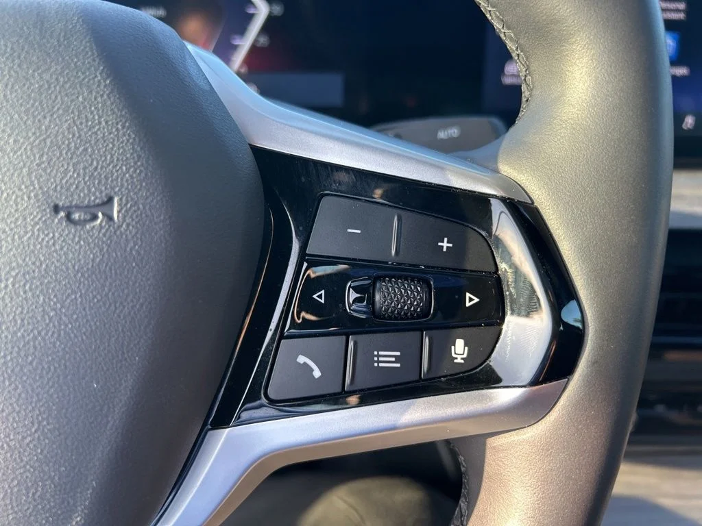 Used 2025 Gray BMW xDrive40 image 44