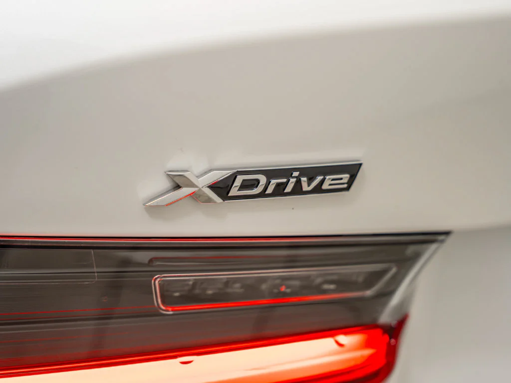 New 2026 Mineral White Metallic BMW 330i xDrive image 17