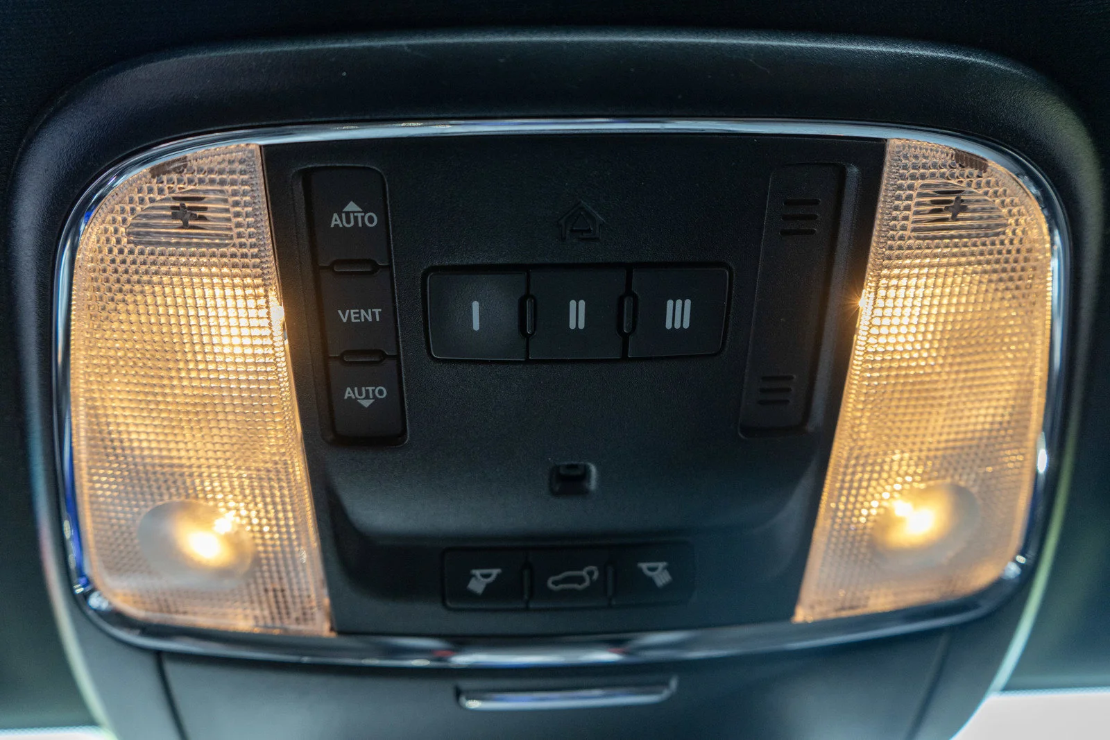 Used 2019 Bright White Clearcoat Jeep Altitude image 23