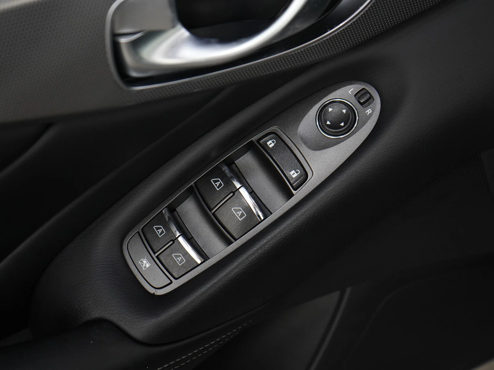 Used 2020 Graphite Shadow INFINITI Sport image 18