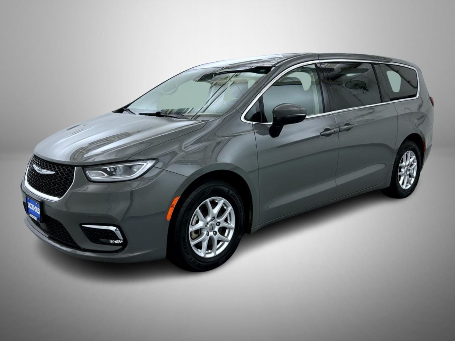 Used 2023 White Chrysler Touring L image 1