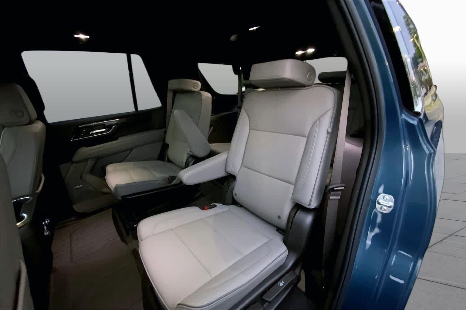 Used 2025 Downpour Metallic GMC Elevation image 20