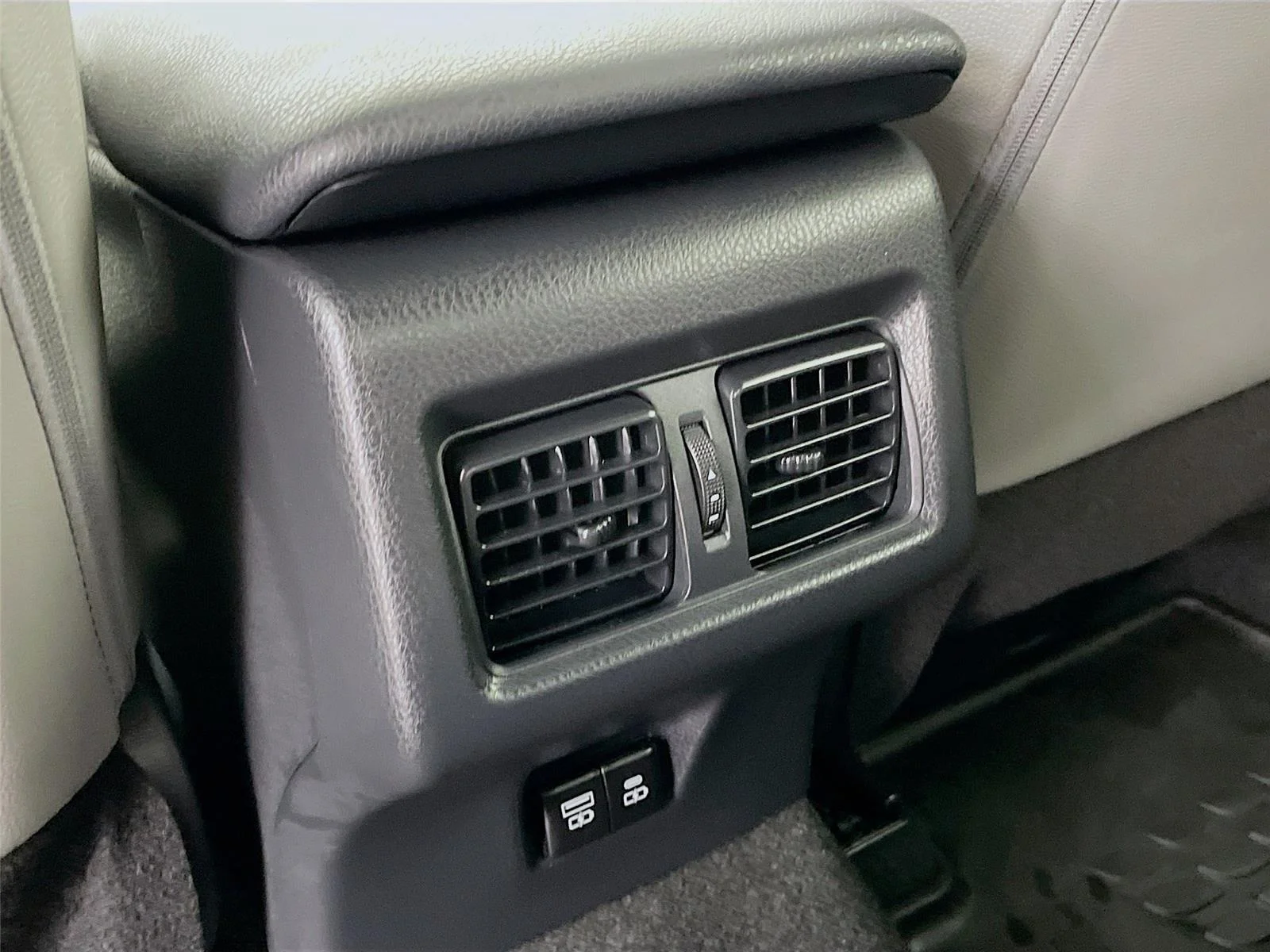Used 2025 Ice Cap Toyota SE image 28