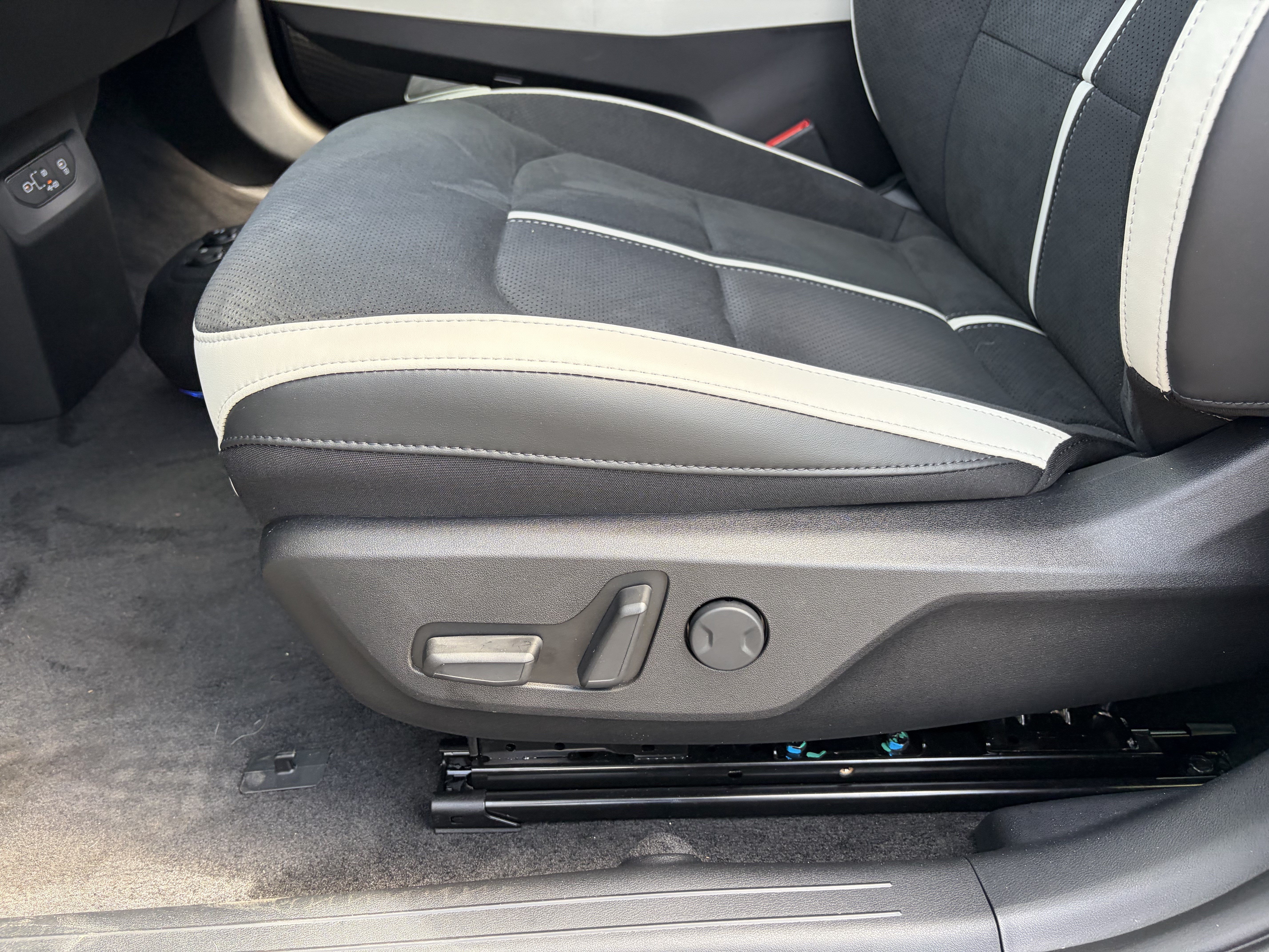 New 2026 Wolf Gray Kia GT-LINE image 19