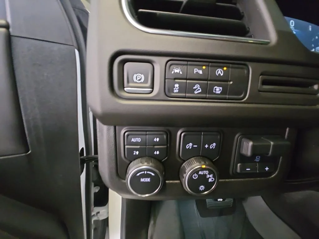 Used 2024 White Chevrolet Z71 image 26