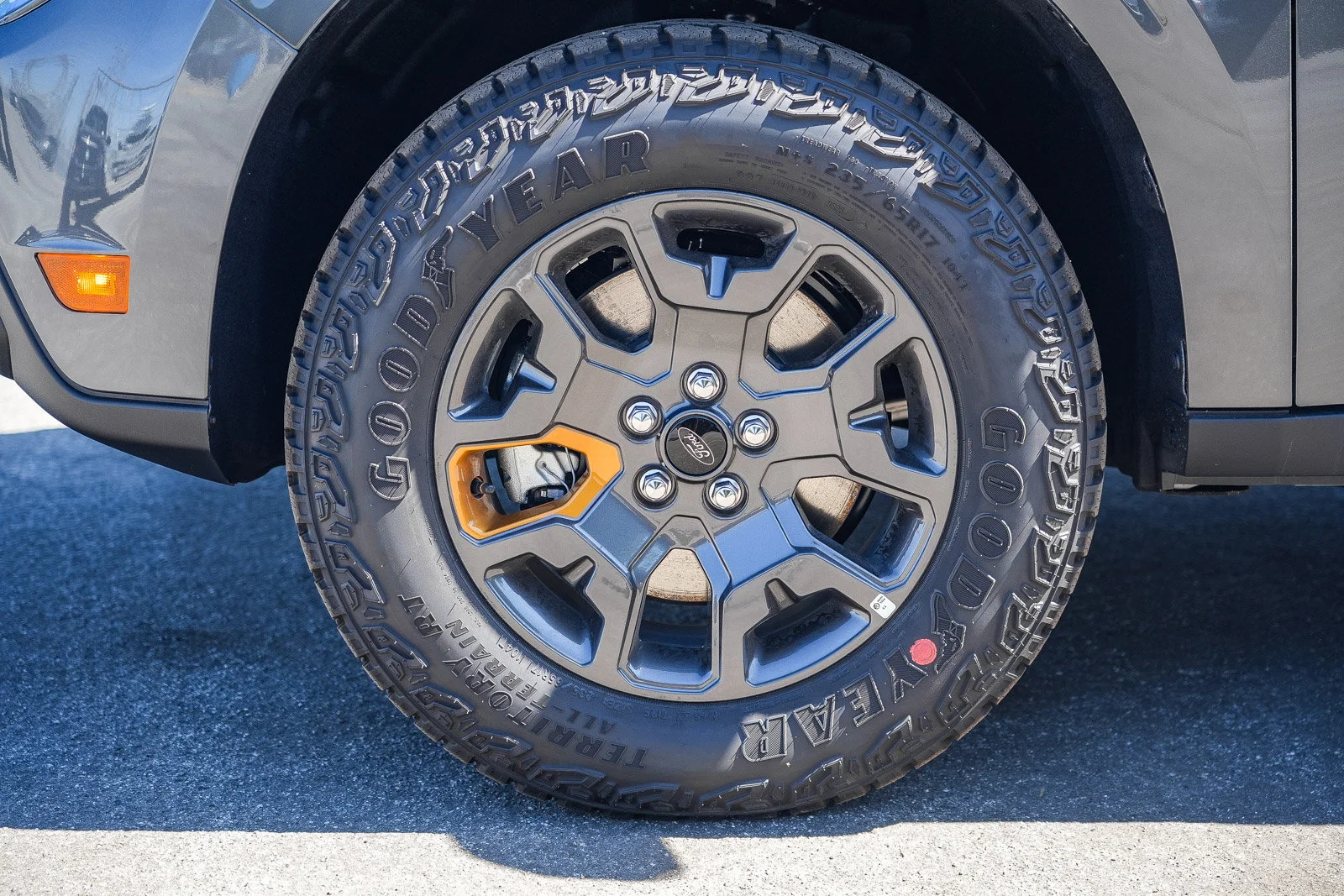 New 2026 Carbonized Gray Metallic Ford Tremor® image 10