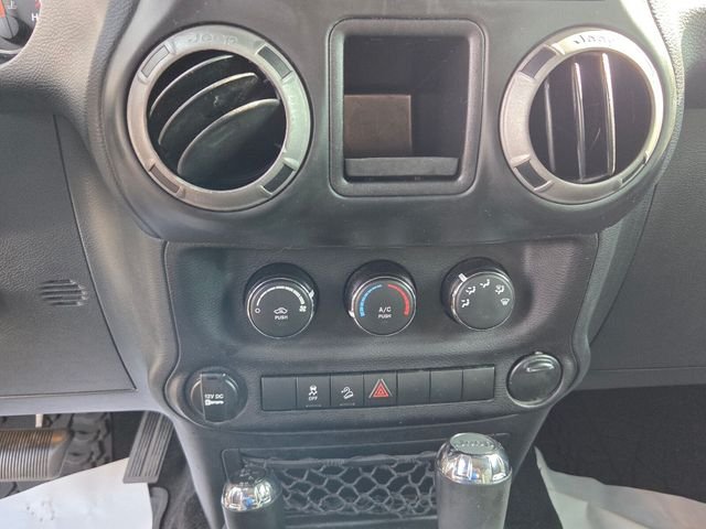 Used 2017  Jeep Sport image 21