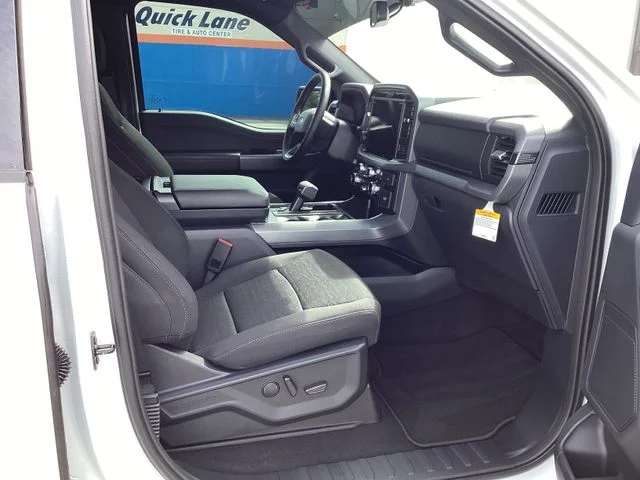 Used 2025 Oxford White Ford XLT image 13