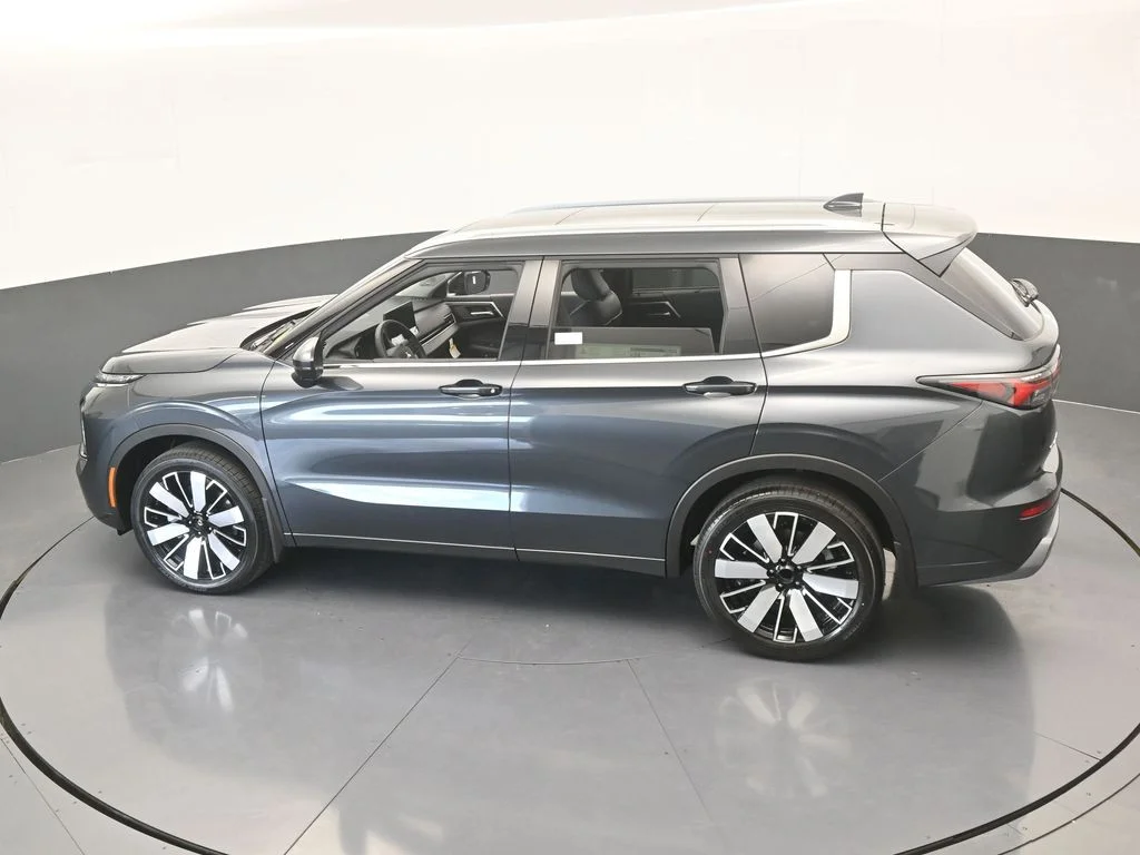 New 2026 Gray Mitsubishi SEL image 59