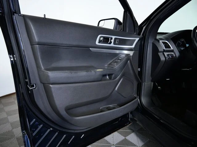 Used 2012 Black Ford XLT image 16