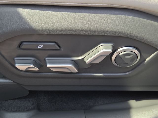 Used 2025 Shimmering Silver Hyundai Calligraphy image 19