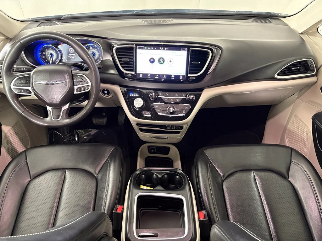 Used 2024 Black Chrysler Touring L image 31