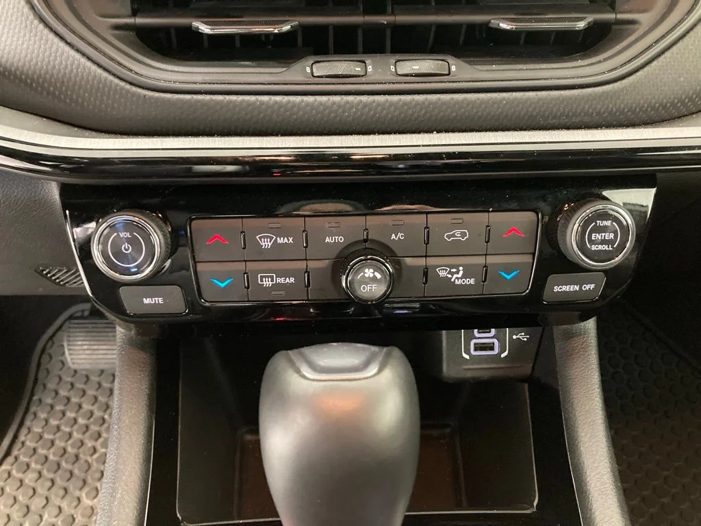 Used 2025 Silver Jeep Trailhawk image 11