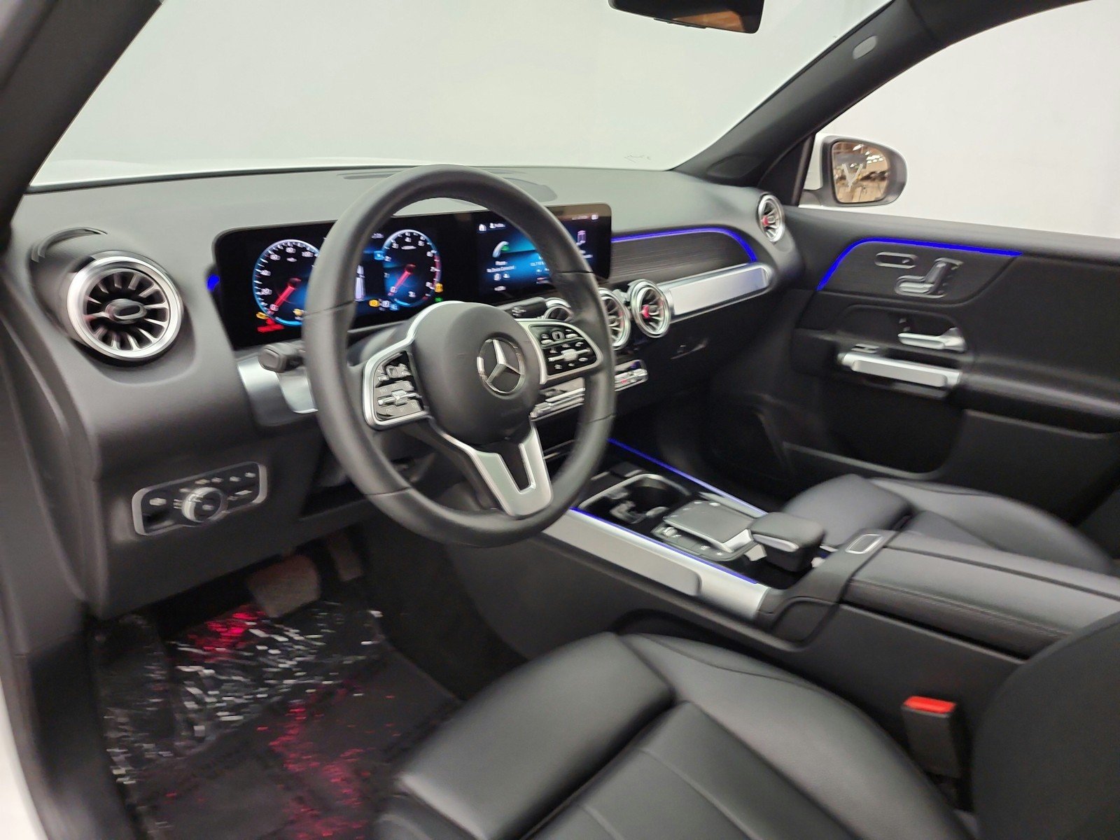 Used 2023 Polar White Mercedes-Benz GLB 250 4MATIC® SUV image 12