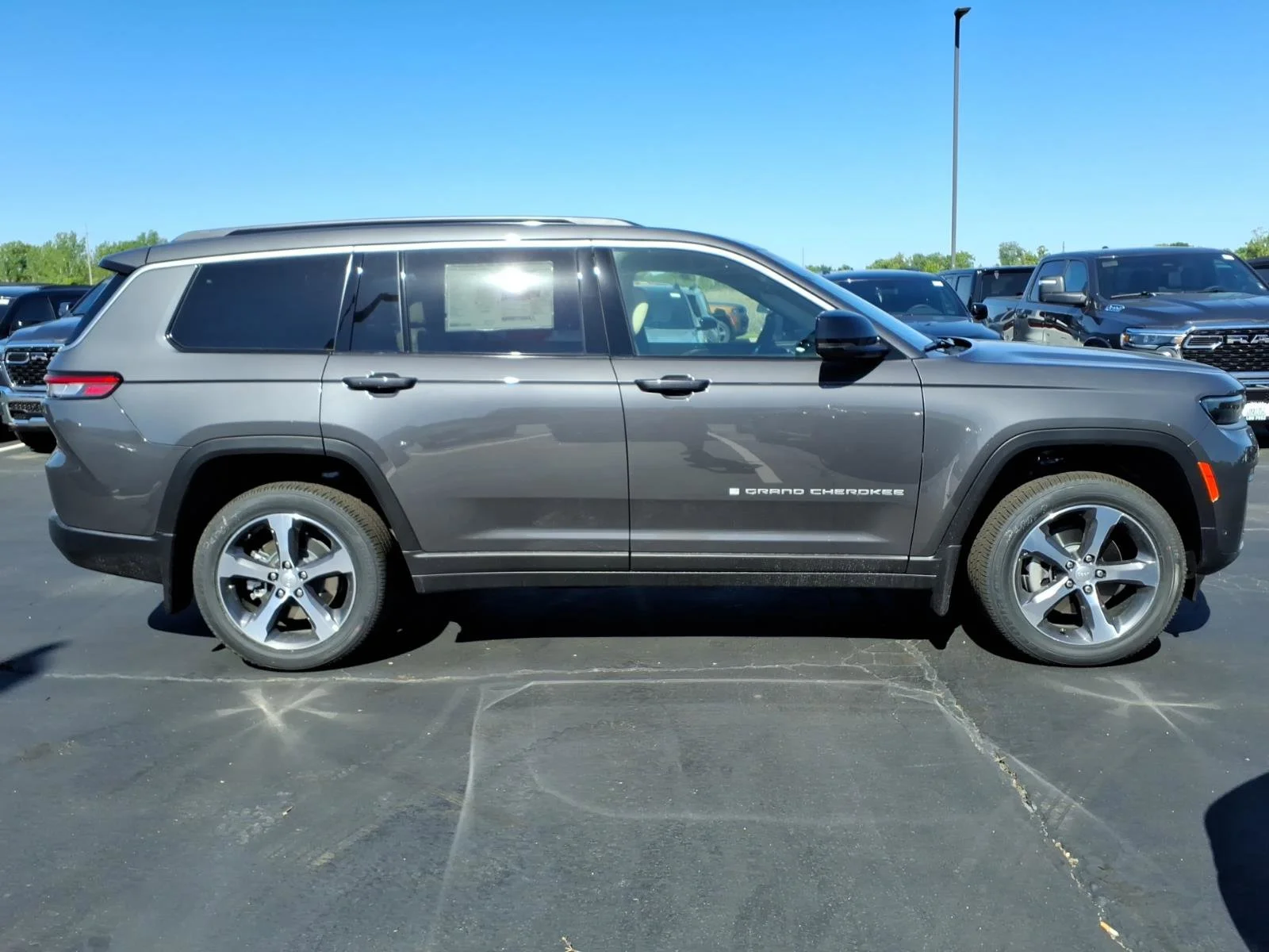 New 2026 Baltic Gray Metallic Clear-Coat Exterior Paint Jeep Limited image 19