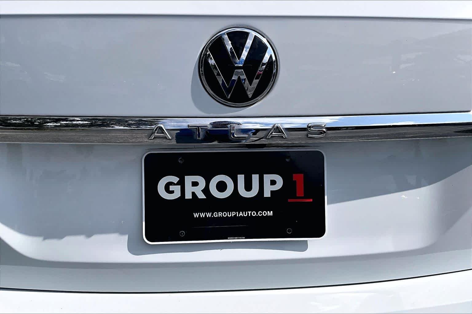 Used 2023 Pure White Volkswagen 3.6L V6 SE w/Technology image 33