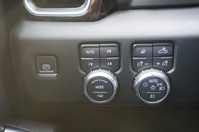 Used 2024  GMC Denali image 30