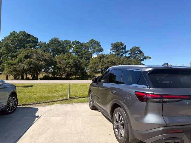 Used 2025 Gray INFINITI LUXE image 5