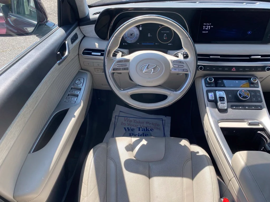 Used 2023 Red Hyundai Calligraphy image 9