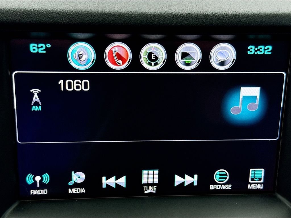 Used 2017 White Frost Tricoat GMC Denali image 15