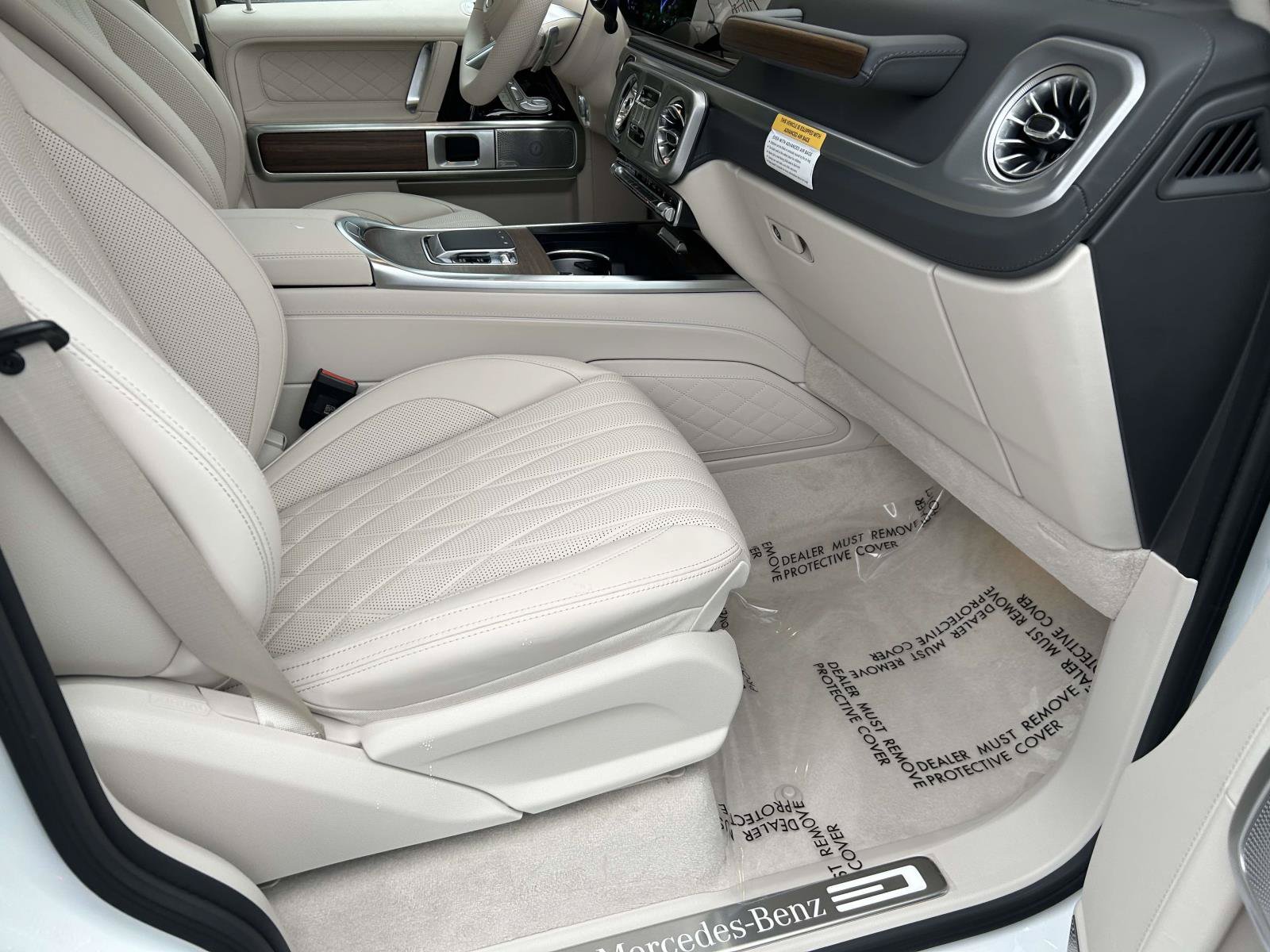 New 2027 MANUFAKTUR Moonlight White Metallic Mercedes-Benz G 580e SUV image 43