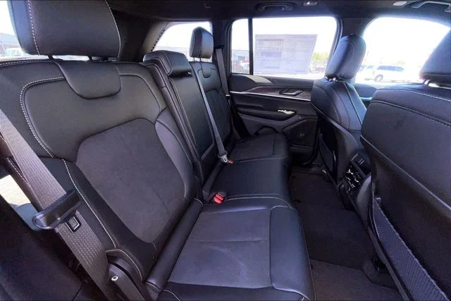 New 2026 Baltic Gray Metallic Clear-Coat Exterior Paint Jeep Laredo Altitude image 27