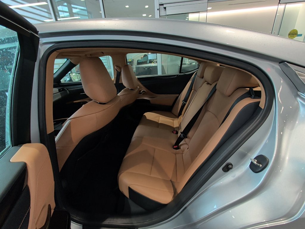 2023 Lexus ES 350 - Photo 11