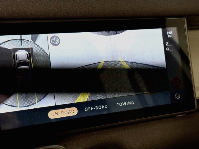 Used 2023 White Land Rover S image 17