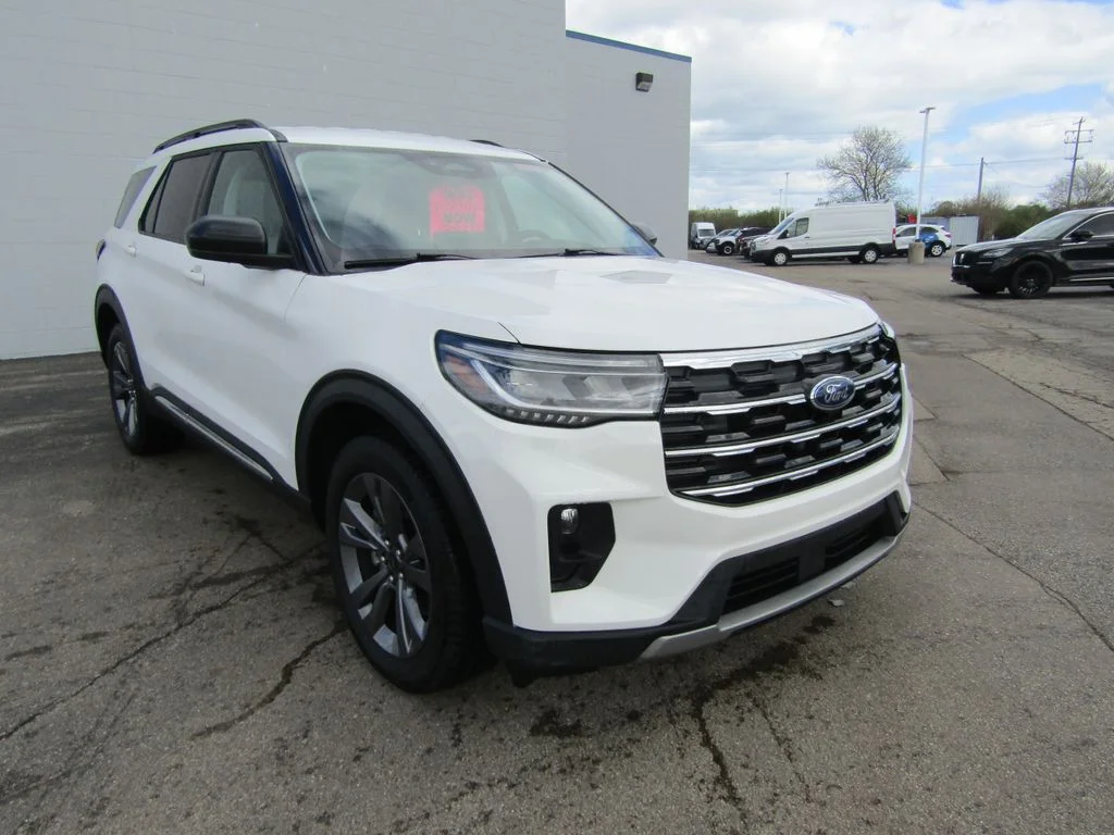 Used 2025 Star White Ford Active image 8