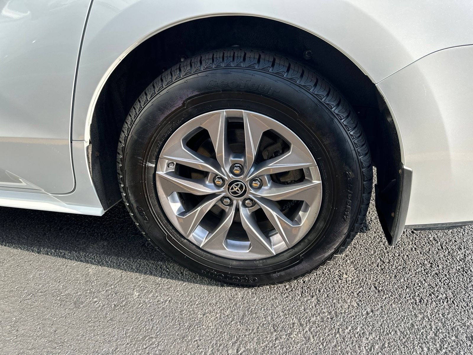 Used 2022 Beige Toyota XLE image 11