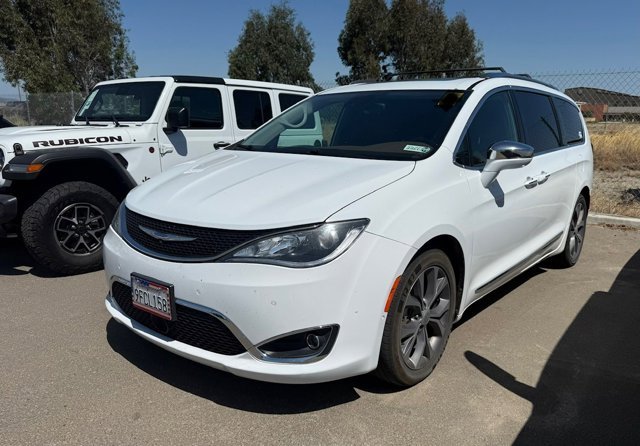 2018 Chrysler Pacifica Limited's photo