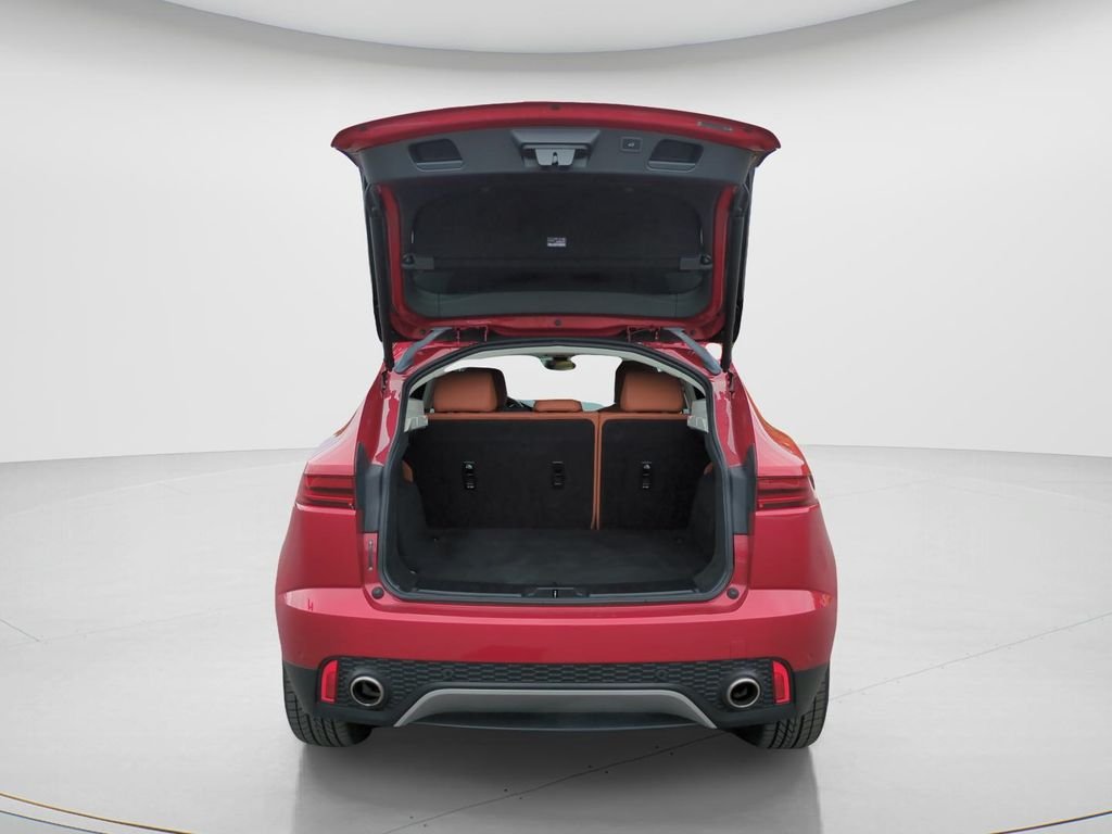 Used 2020  Jaguar SE image 10