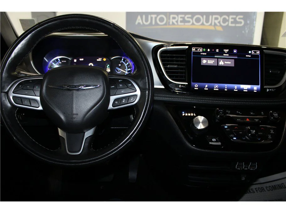 Used 2022 Brilliant Black Crystal Pearlcoat Chrysler Hybrid Touring L image 36