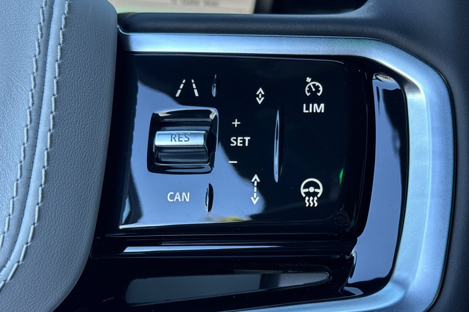 New 2026 Varesine Blue Land Rover SE image 29