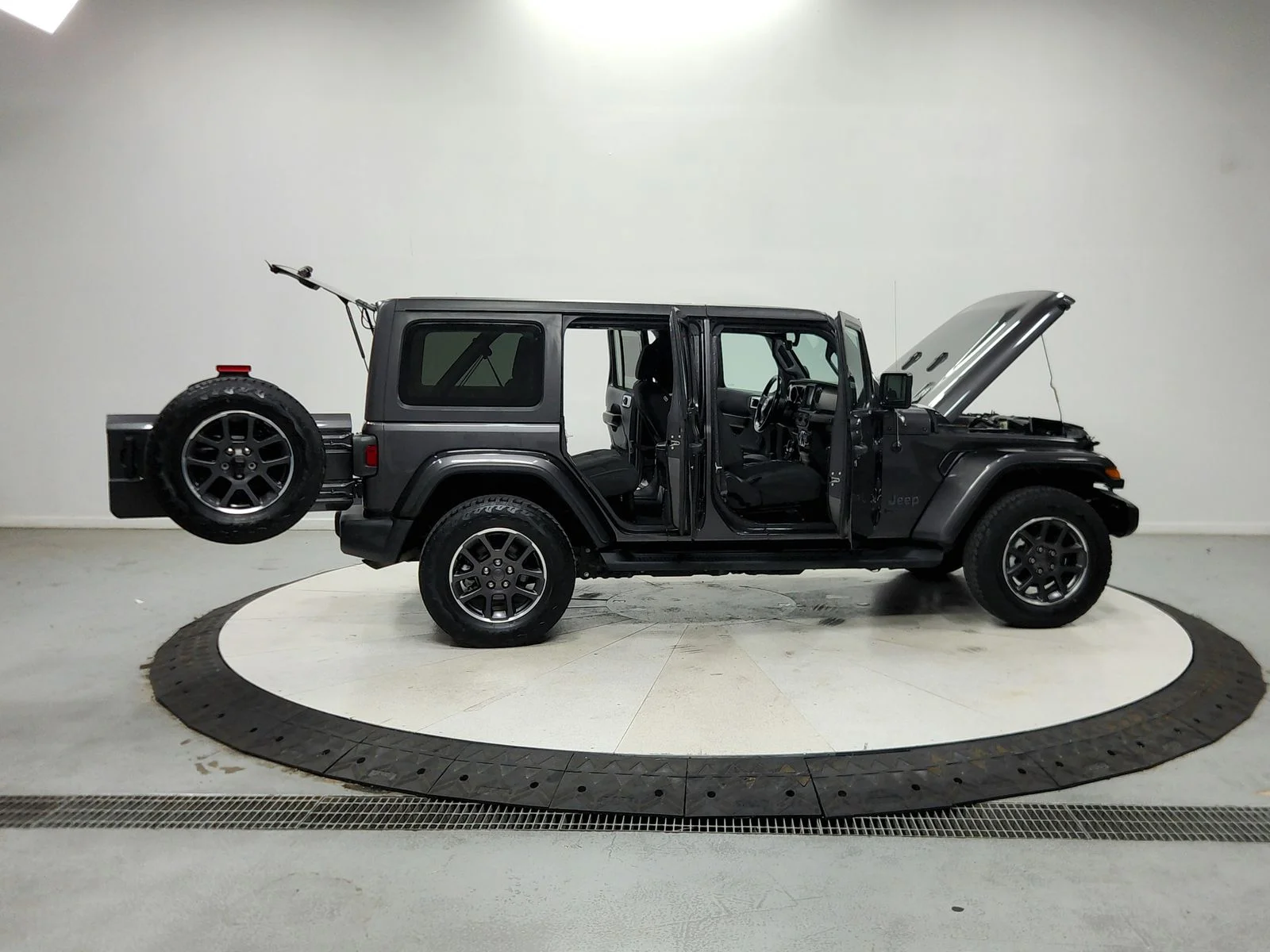 Used 2021 Gray Jeep Unlimited Sport image 17