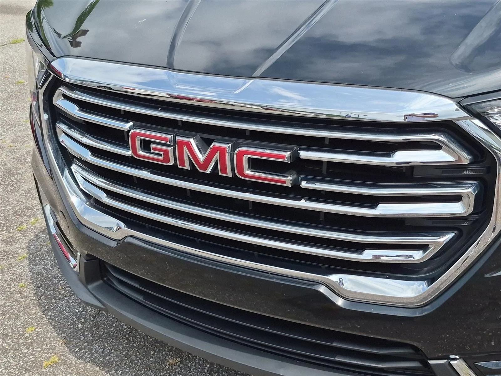 Used 2023 Ebony Twilight Metallic GMC SLT image 14