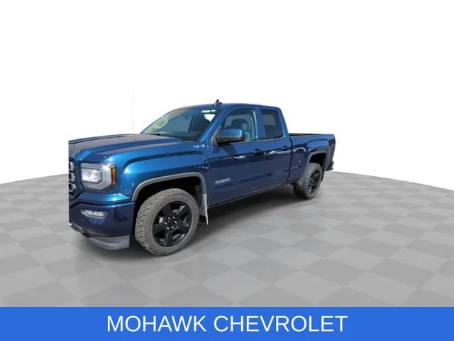 Used 2017 Blue GMC SLE image 4