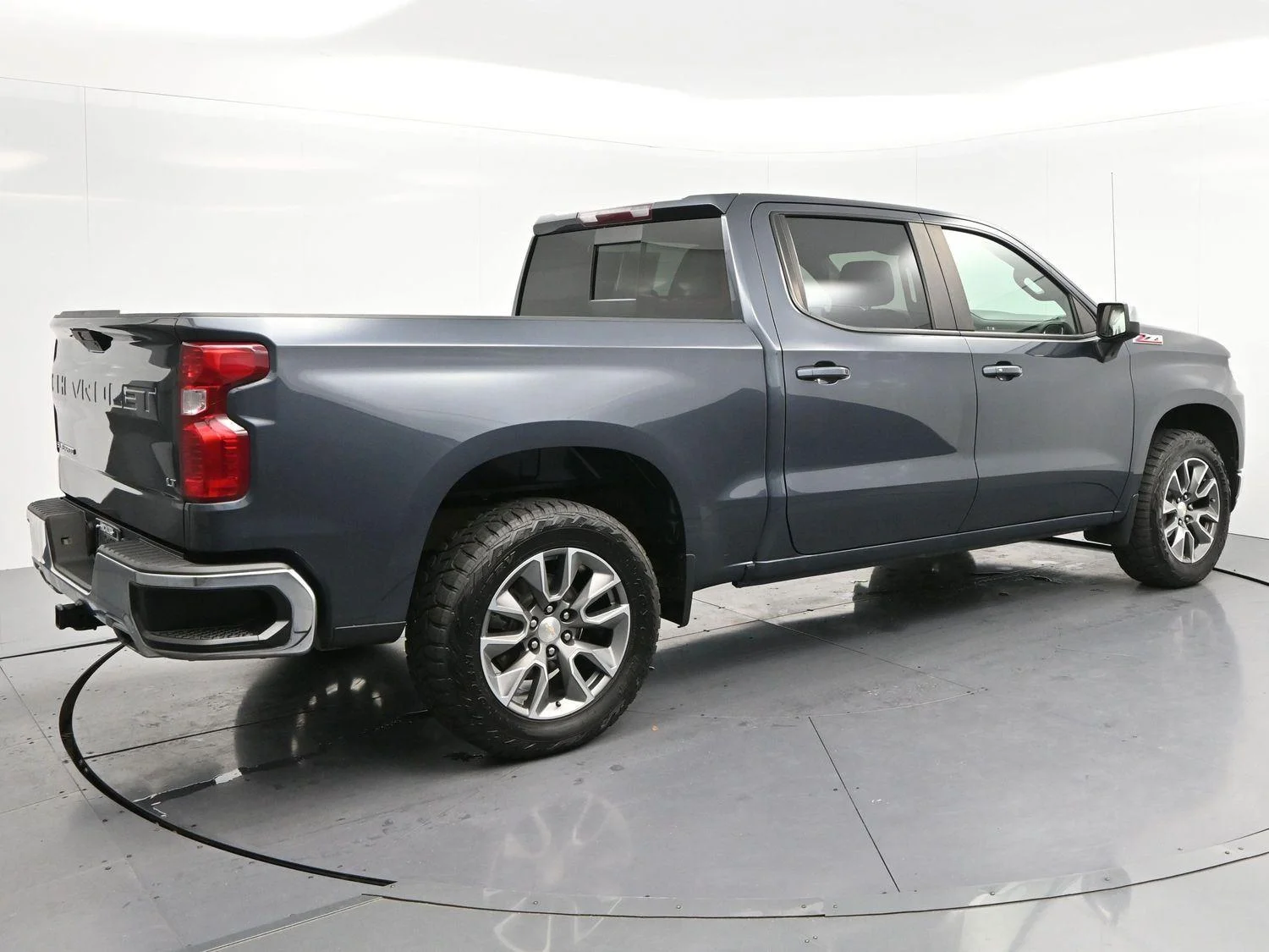 Used 2021 Shadow Gray Metallic Chevrolet LT image 7