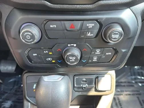 Used 2021 Silver Jeep Sport image 17